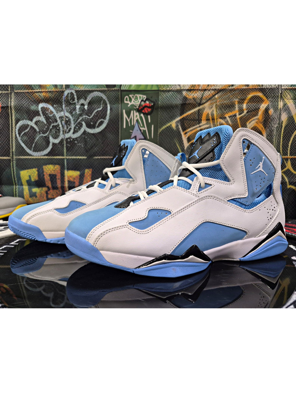 Jordan Air Jordan True Flight UNC Mid Top Sneakers White/Blue/Black 342964-140